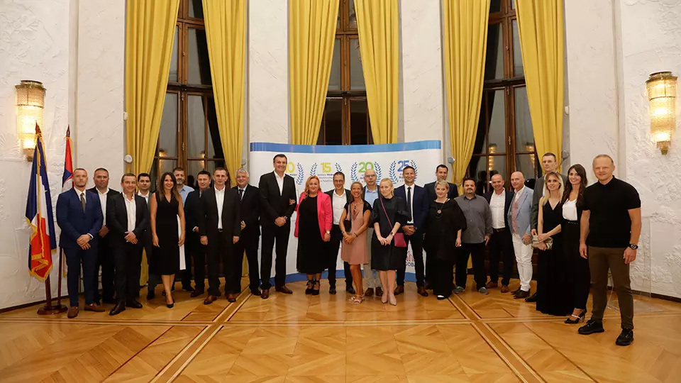 Saint-Gobain obeležio „Godinu jubileja“ u Ambasadi Francuske Saint-Gobain obeležio „Godinu jubileja“ u Ambasadi Francuske